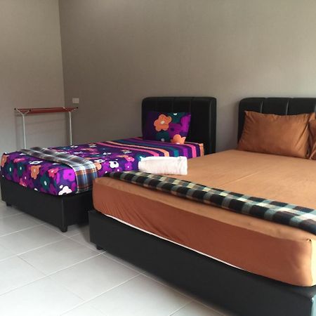 Harmony Guesthouse Sdn Bhd Padang Mat Sirat Bagian luar foto