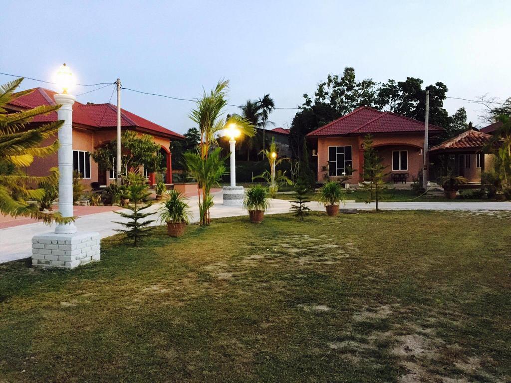 Harmony Guesthouse Sdn Bhd Padang Mat Sirat Bagian luar foto